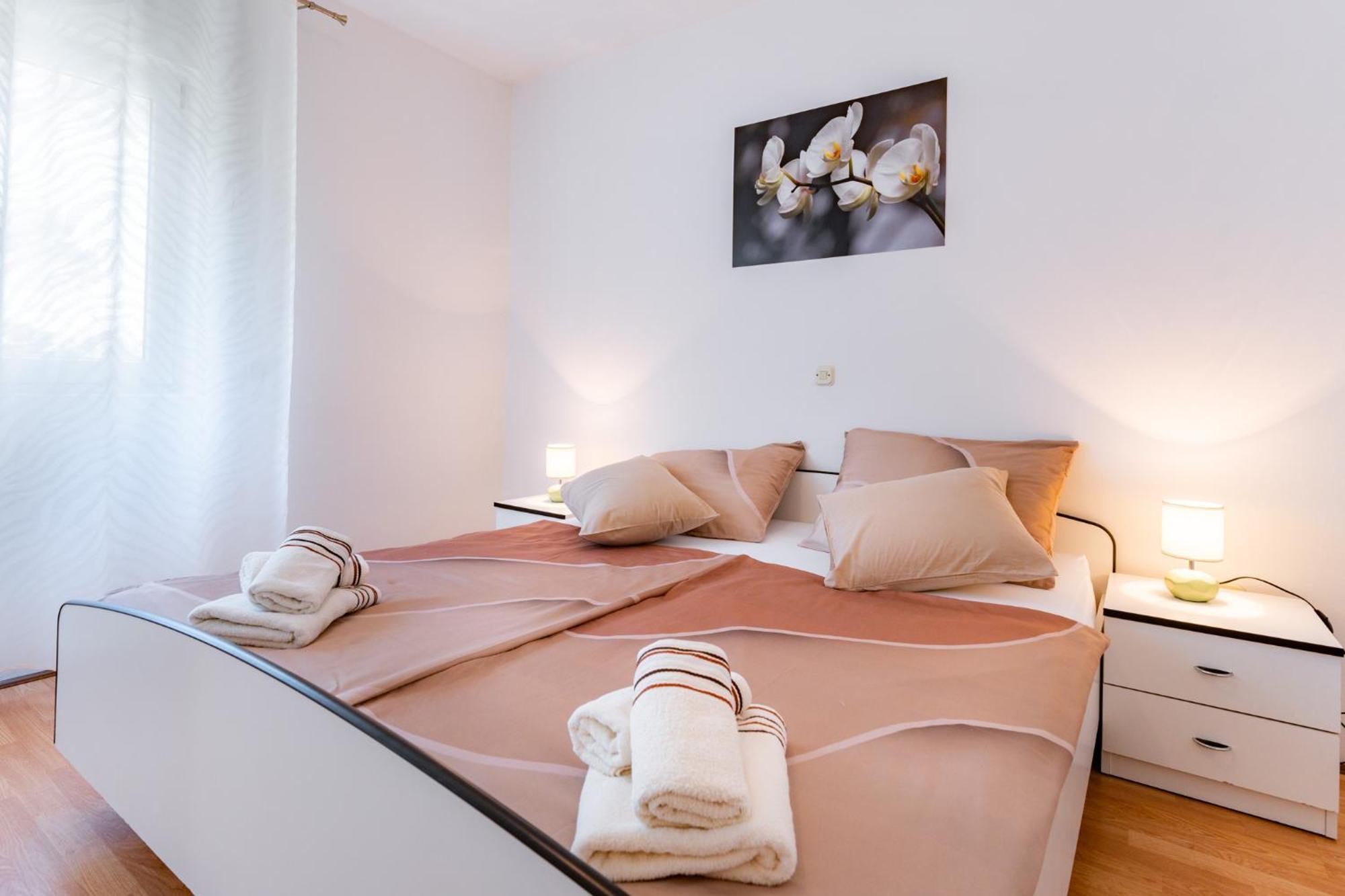 Apartments Lores Rab Town Exterior photo