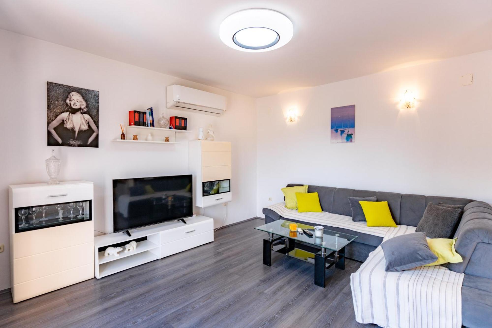 Apartments Lores Rab Town Exterior photo