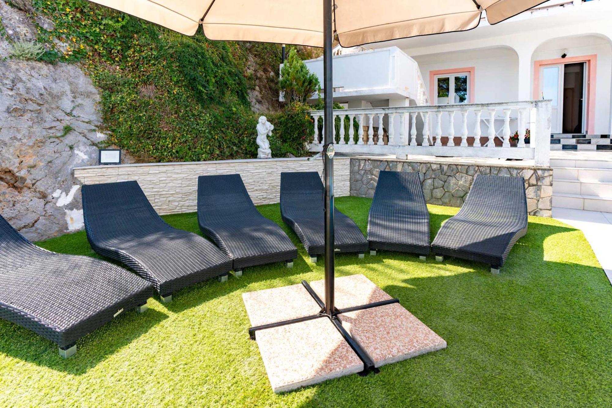 Apartments Lores Rab Town Exterior photo