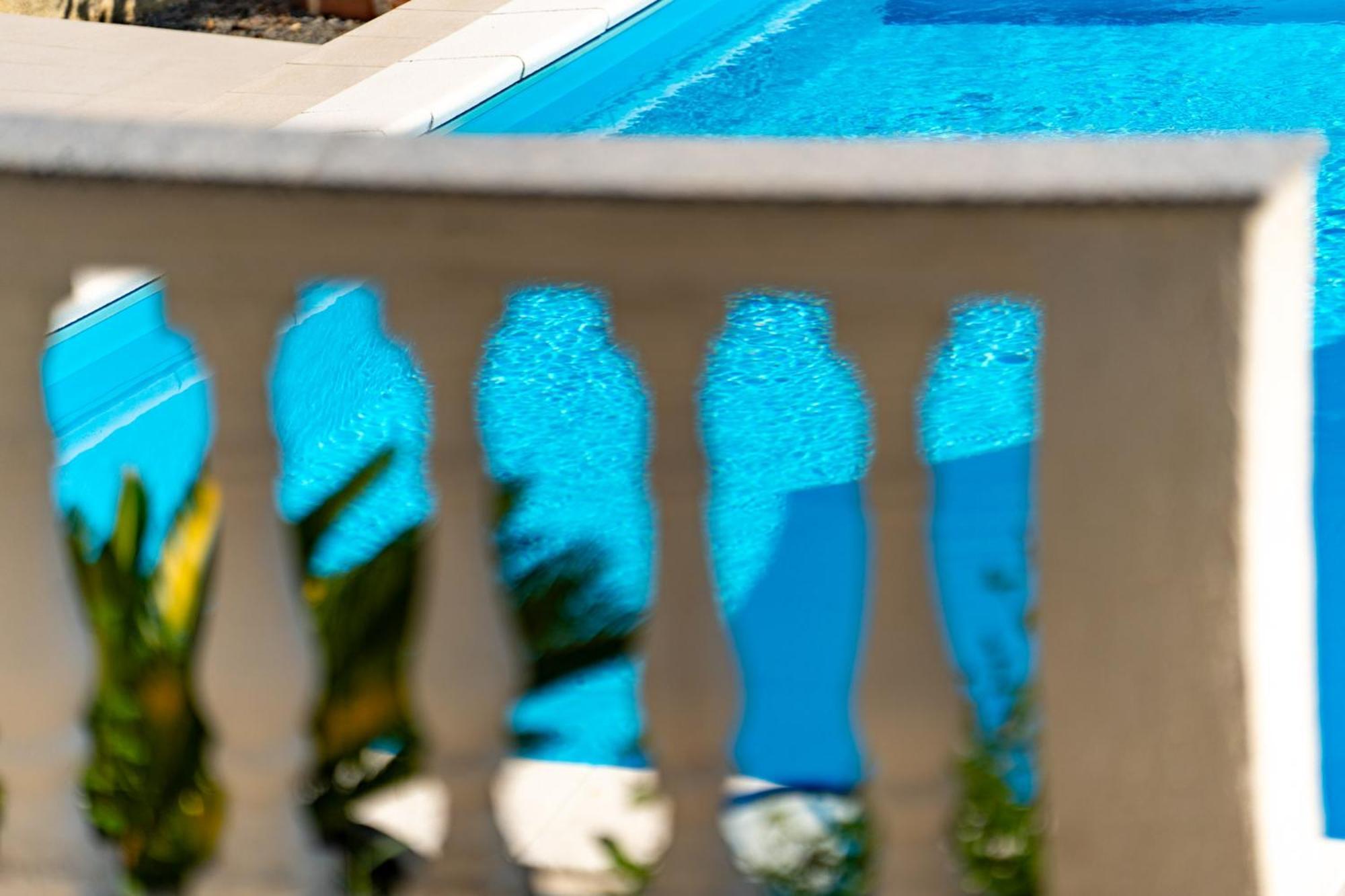 Apartments Lores Rab Town Exterior photo